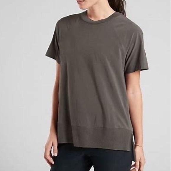 Athleta Tops - EUC Athleta Zephyr Tee Shirt Soft Loose Sophisticated Army Green Ribbed T-shirt